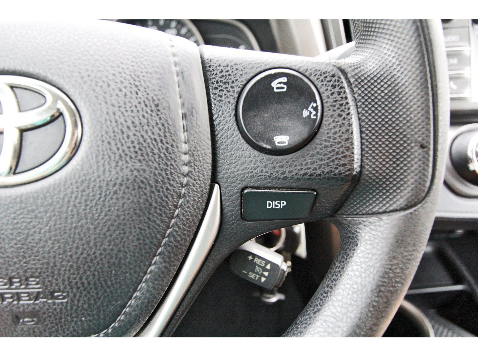 Used 2015 Toyota RAV4 LE FWD image 16