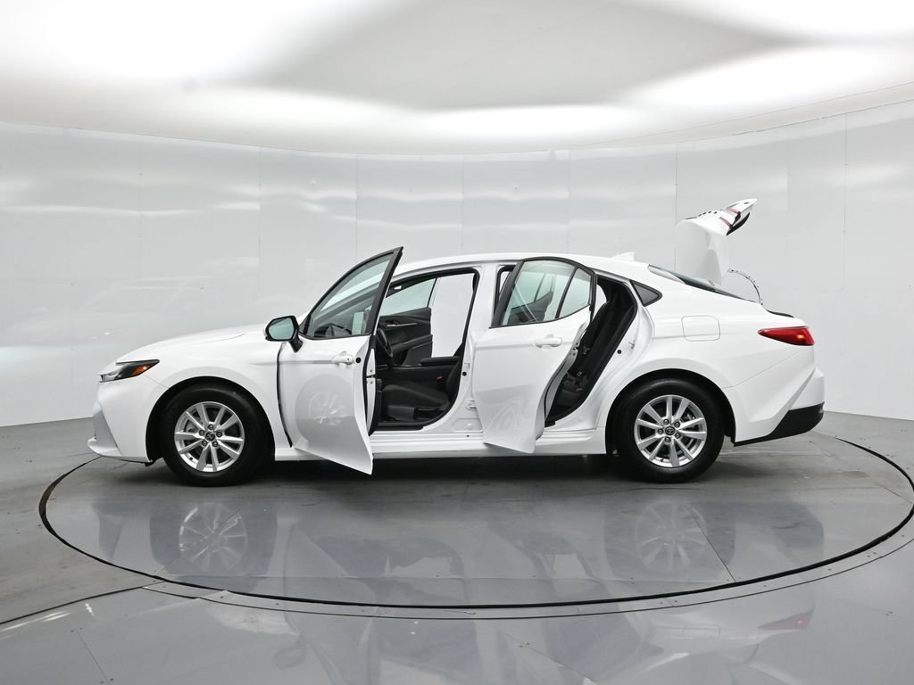 Used 2025 Toyota Camry LE FWD image 32