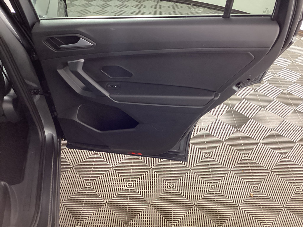 Used 2019 Volkswagen Tiguan SE AWD/4WD image 11