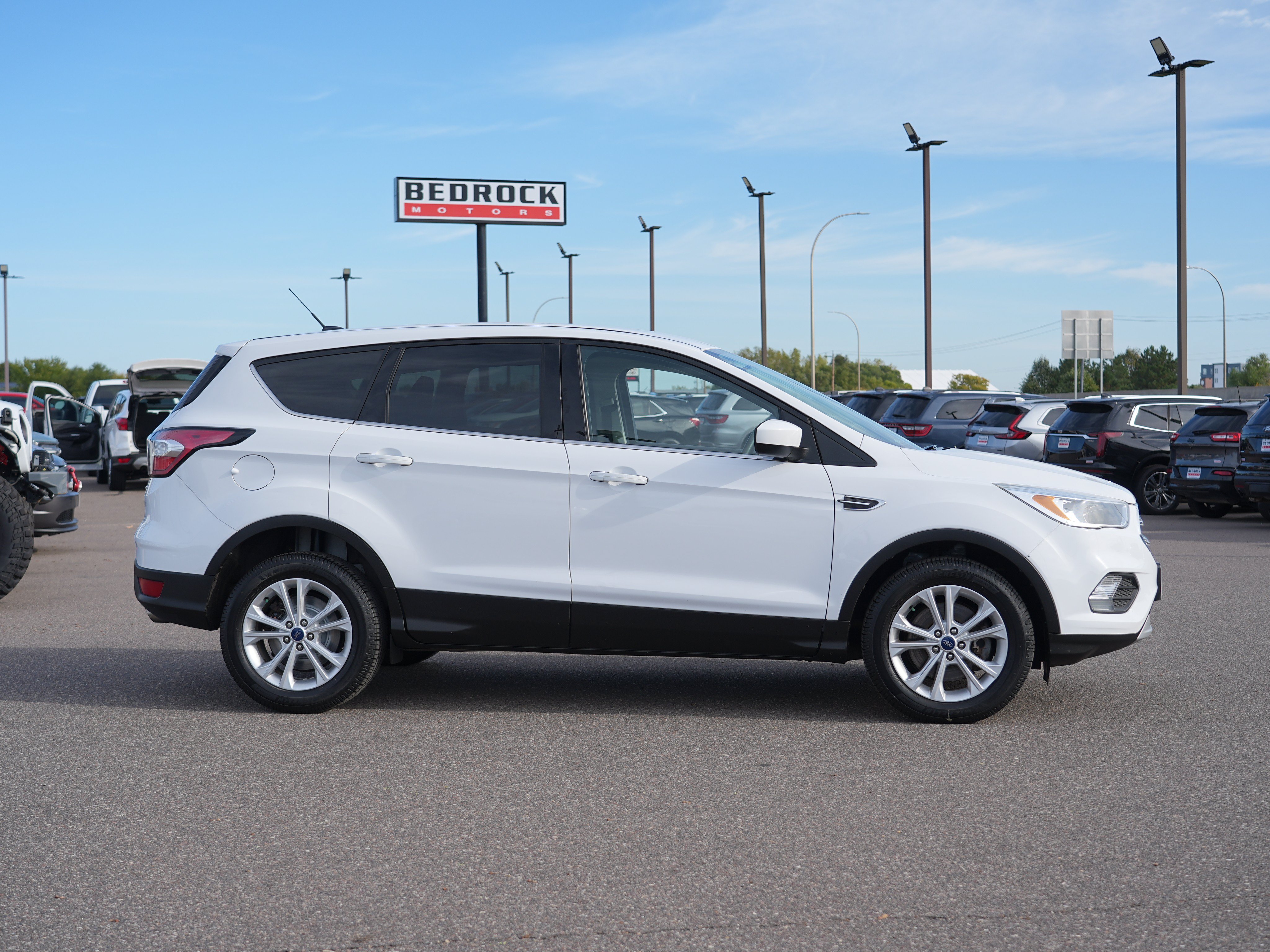 Used 2017 Ford Escape SE AWD/4WD image 2
