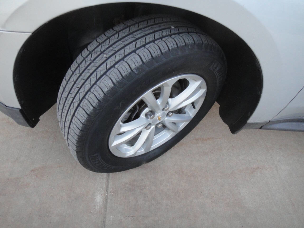 Used 2017 Chevrolet Equinox LS AWD/4WD image 25
