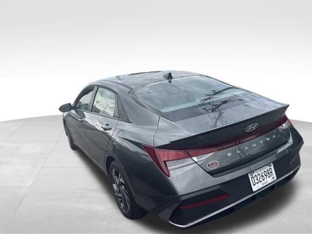 Certified 2025 Hyundai Elantra Sport FWD image 7