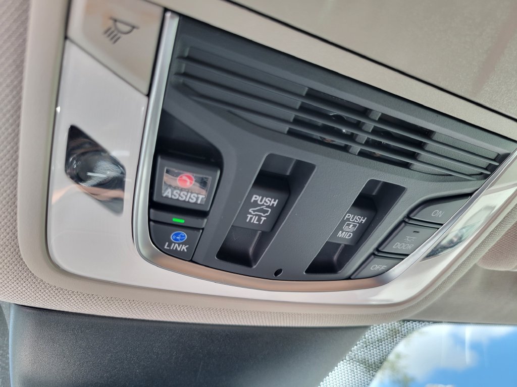Used 2024 Acura MDX w/ Technology Package FWD image 36