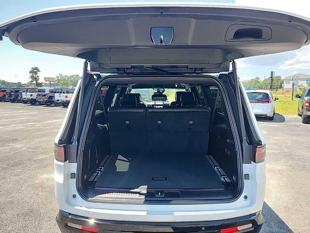 New 2025 Jeep Wagoneer L Series II image 16