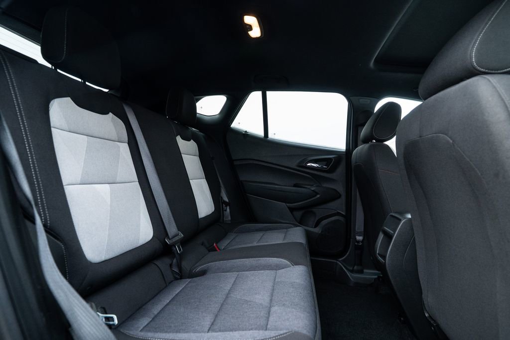 Used 2024 Chevrolet Trax RS w/ Sunroof Package image 15