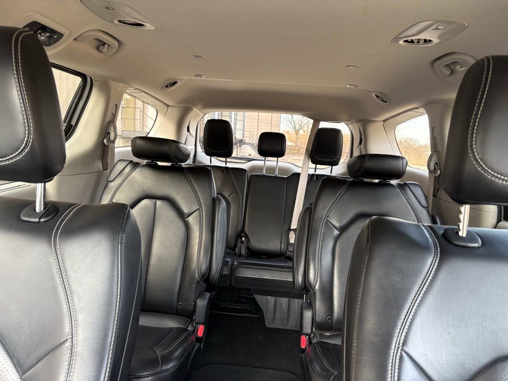 Used 2023 Chrysler Pacifica Touring-L image 40