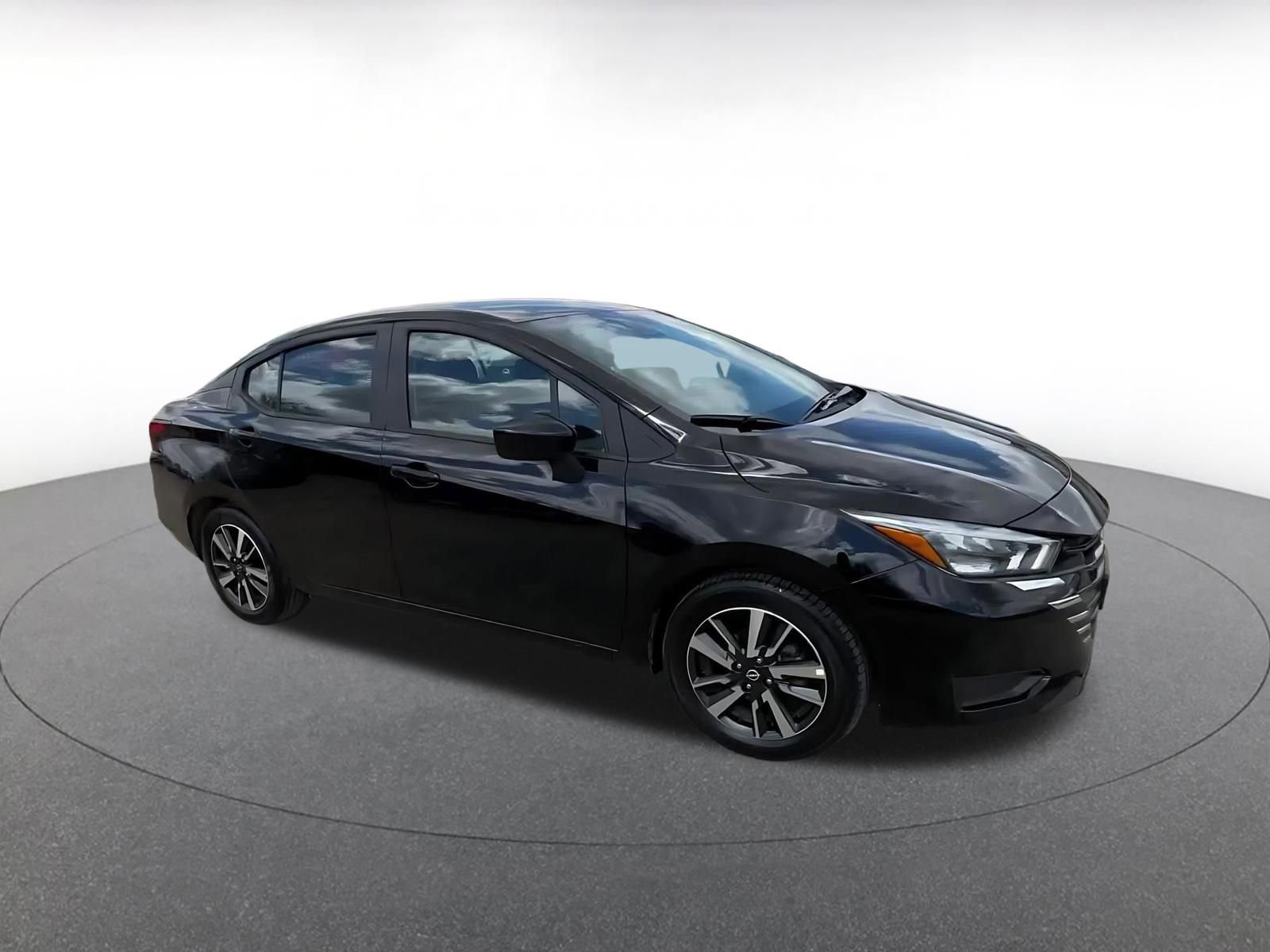 Used 2025 Nissan Versa SV FWD image 2