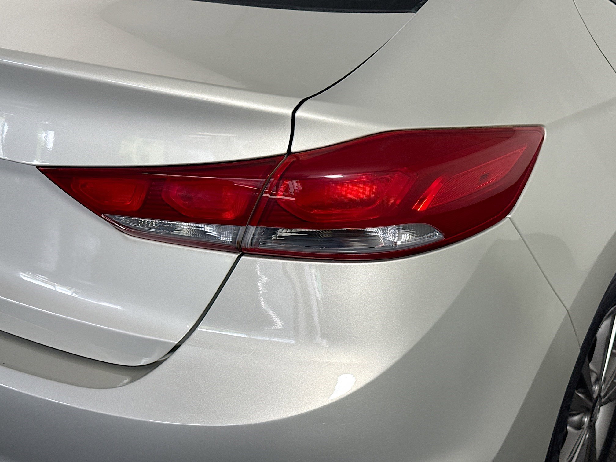 Used 2017 Hyundai Elantra SE image 33