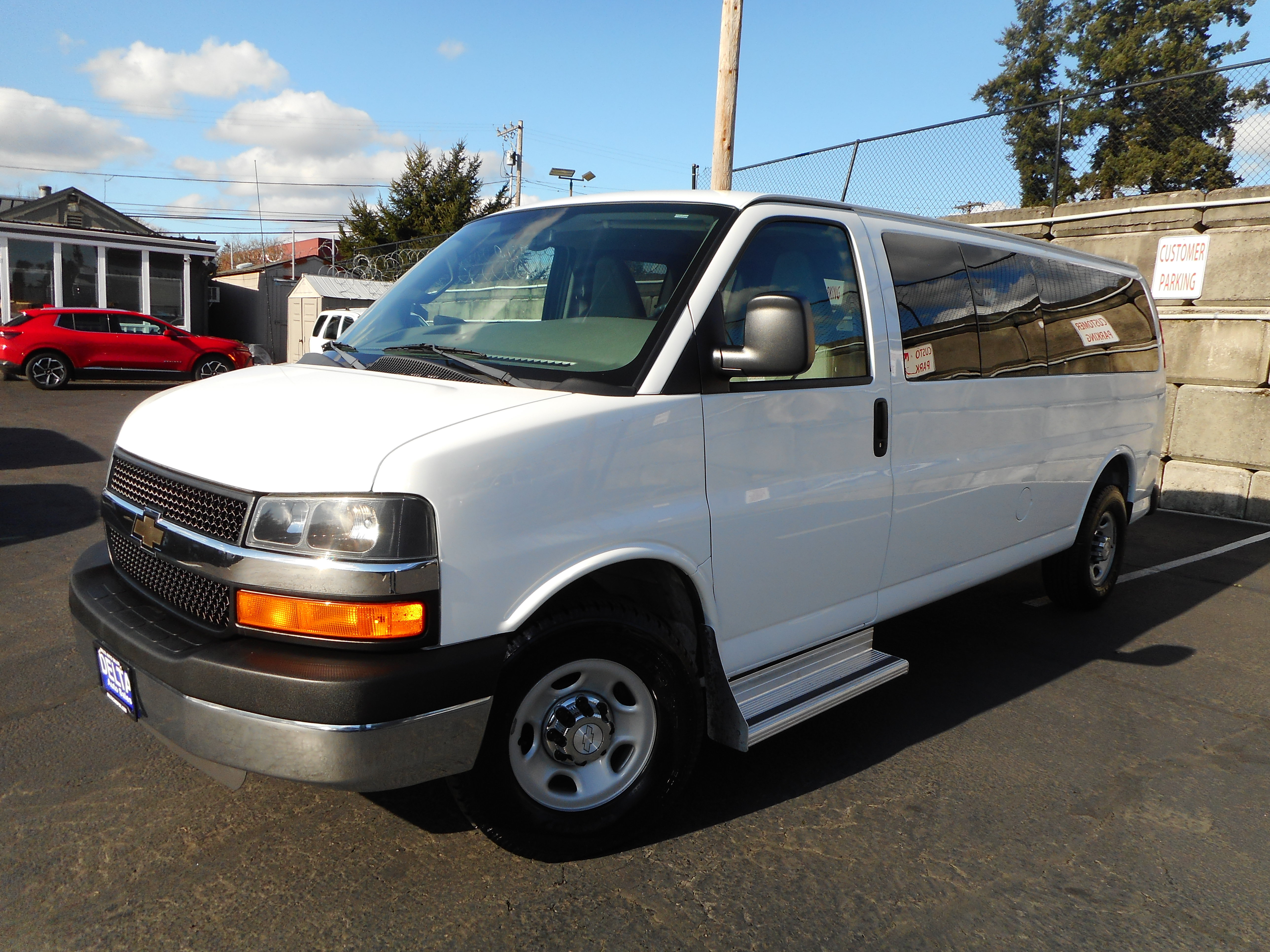 Used 2016 Chevrolet Express 3500 LT w/ LT Preferred Equipment Group RWD image 3