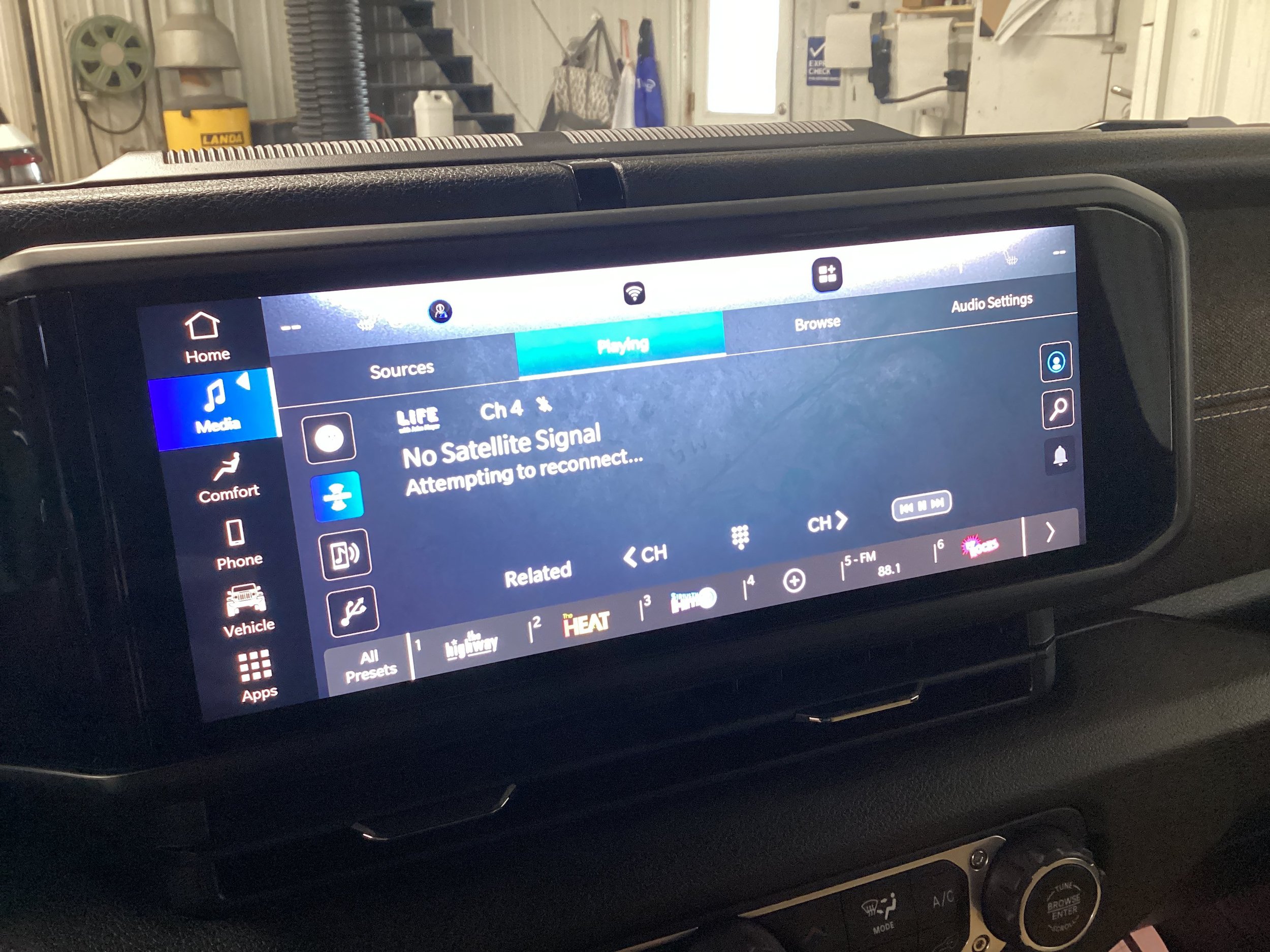 Used 2025 Jeep Wrangler Unlimited Sport S 4xe AWD/4WD image 24