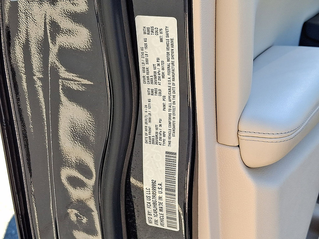 Used 2024 Jeep Grand Cherokee Limited w/ Luxury Tech Group II AWD/4WD image 18