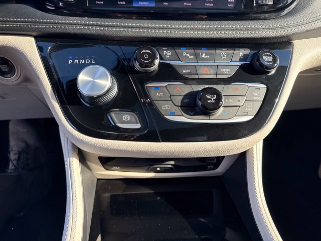 Used 2023 Chrysler Pacifica Limited w/ Uconnect Theater Family Group AWD/4WD image 31