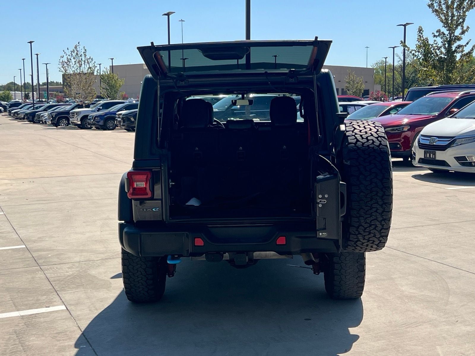 Used 2023 Jeep Wrangler Unlimited Rubicon 4xe AWD/4WD image 14