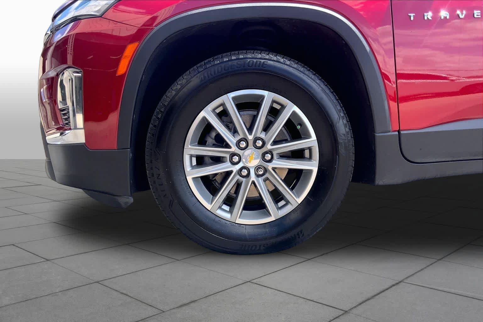Used 2023 Chevrolet Traverse LT FWD image 11
