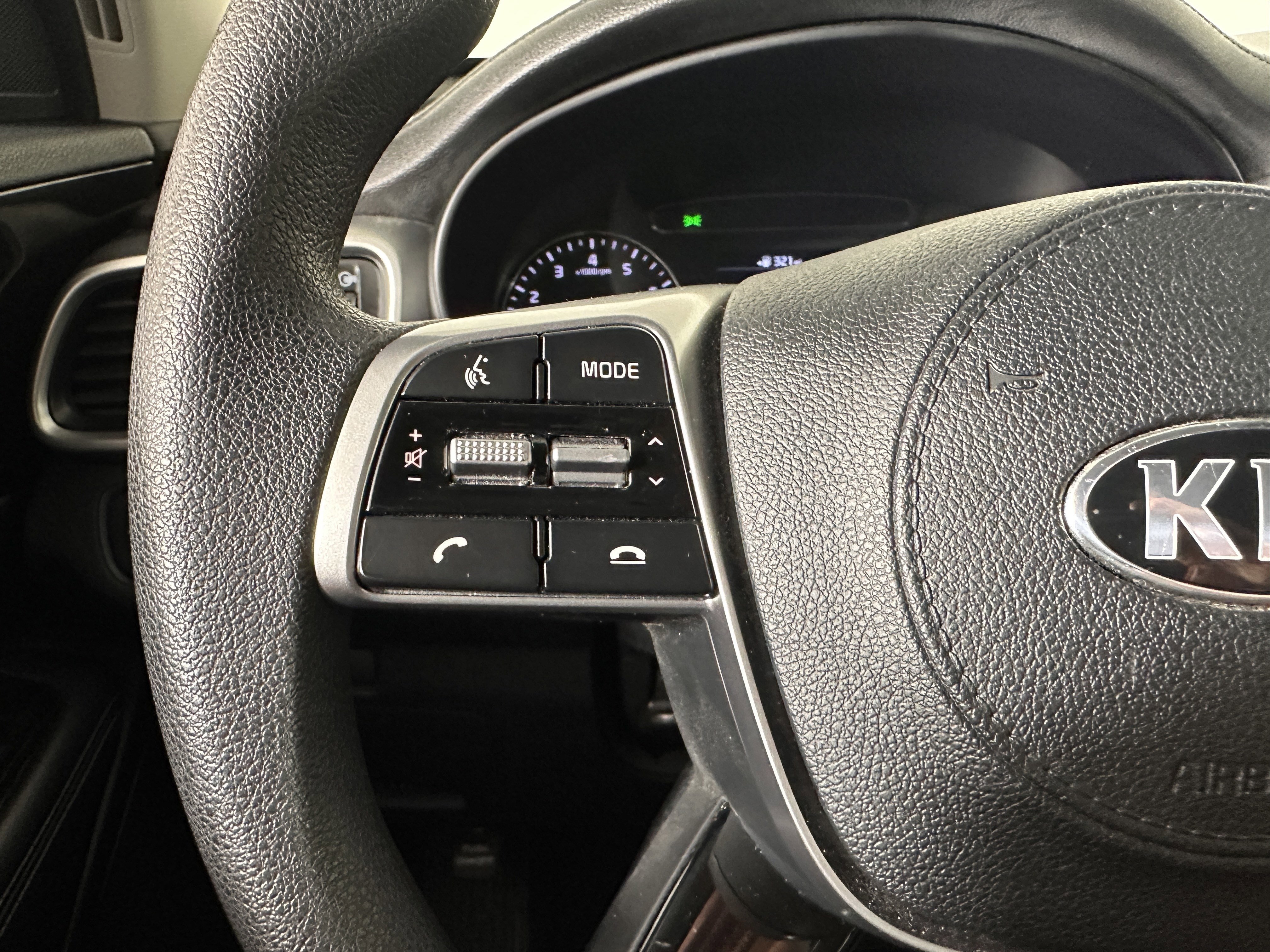 Used 2019 Kia Sorento LX image 15