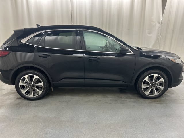 Used 2025 Ford Escape Platinum AWD/4WD image 7