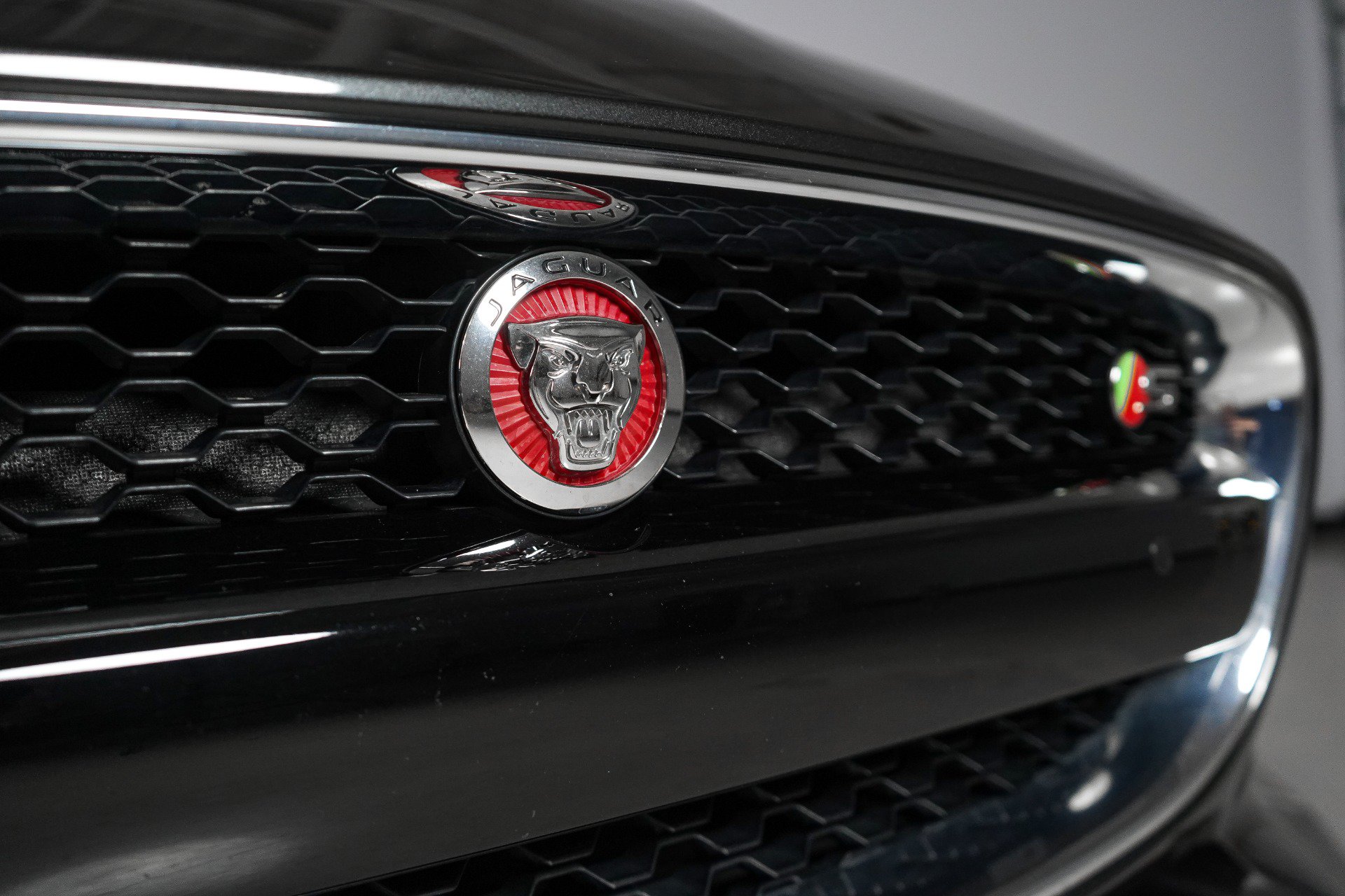 Used 2015 Jaguar F-TYPE S RWD image 31