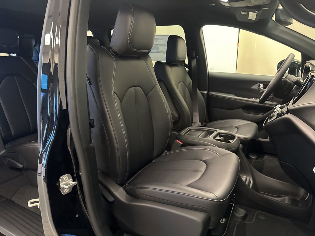 New 2027 Chrysler Pacifica Select AWD/4WD image 36