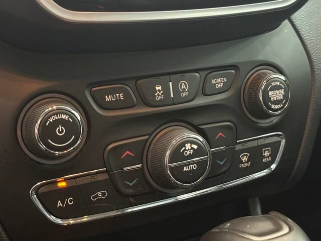Used 2019 Jeep Cherokee Limited AWD/4WD image 17