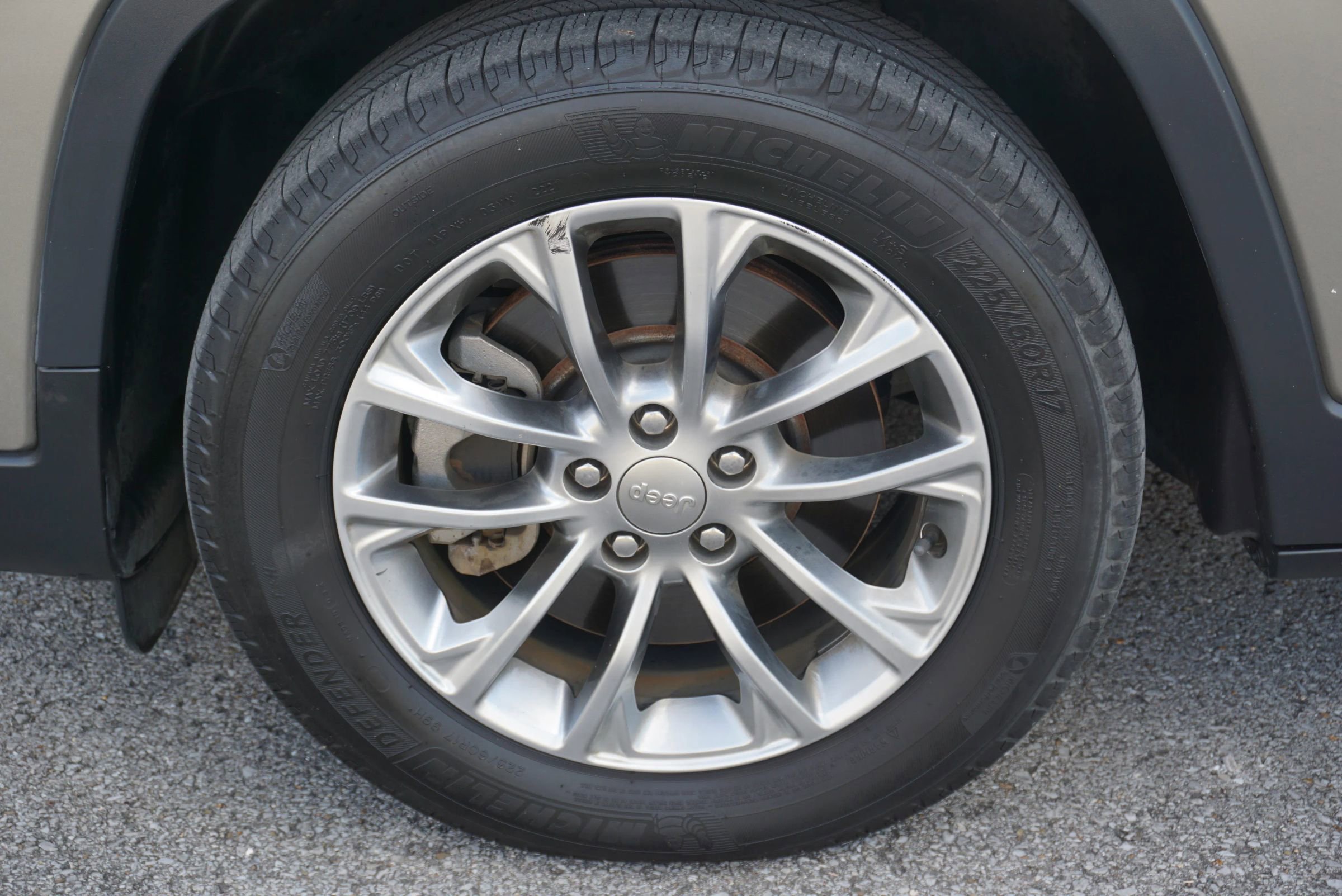 Used 2019 Jeep Cherokee Latitude Plus image 10