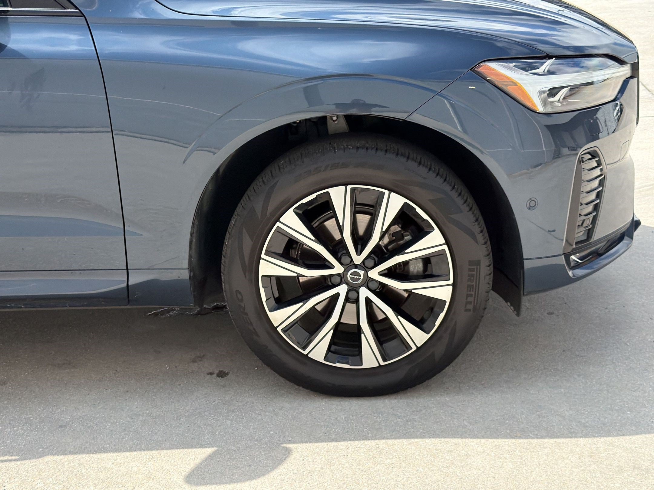 Used 2024 Volvo XC60 B5 Plus w/ Protection Package Premier AWD/4WD image 12