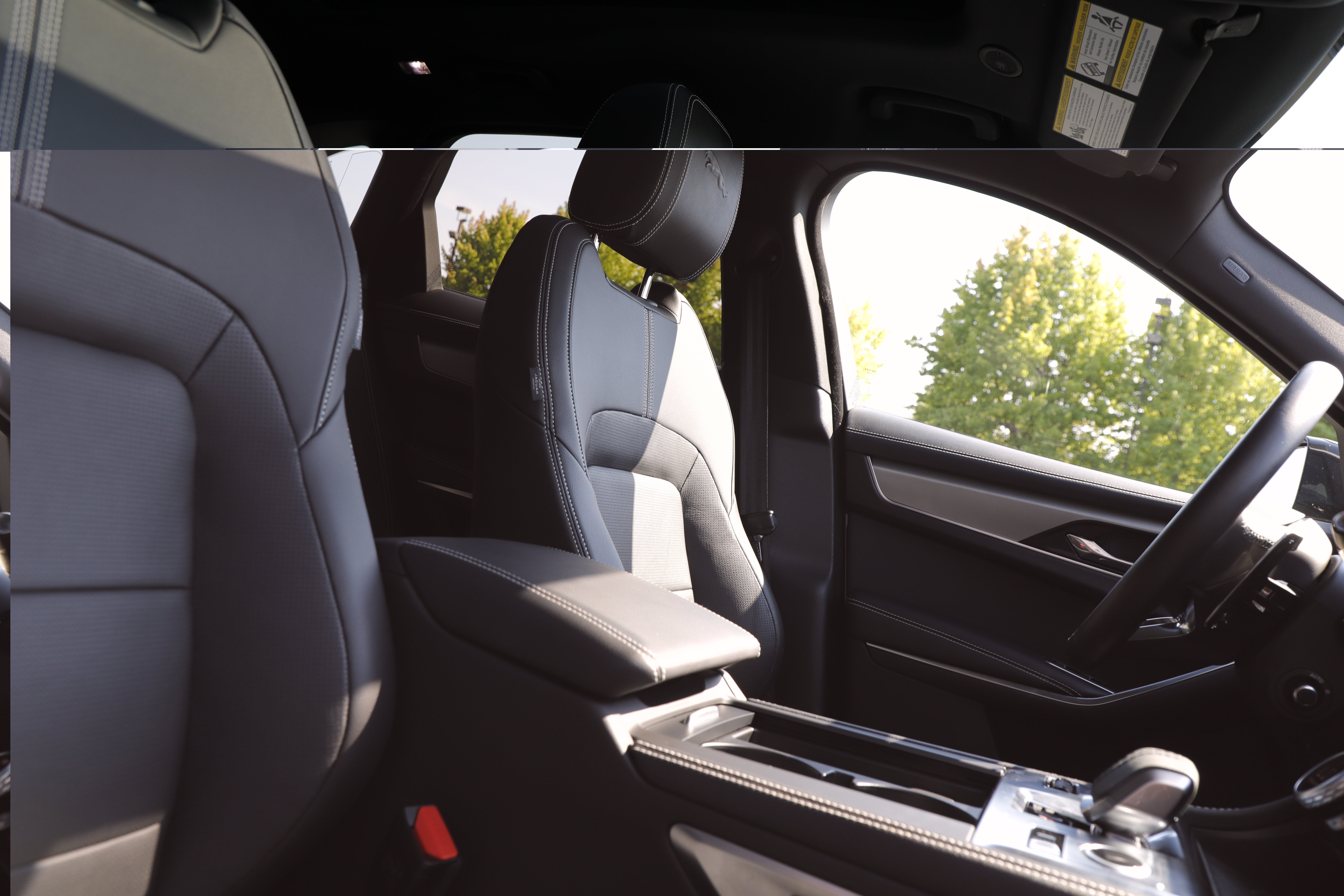 Certified 2025 Jaguar F-PACE R-Dynamic S AWD/4WD image 11