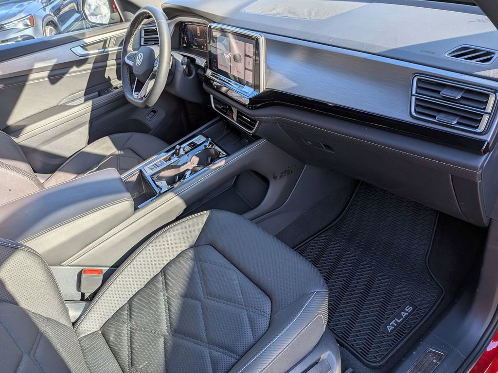 Used 2025 Volkswagen Atlas Cross Sport SE w/ Panoramic Sunroof Package image 33