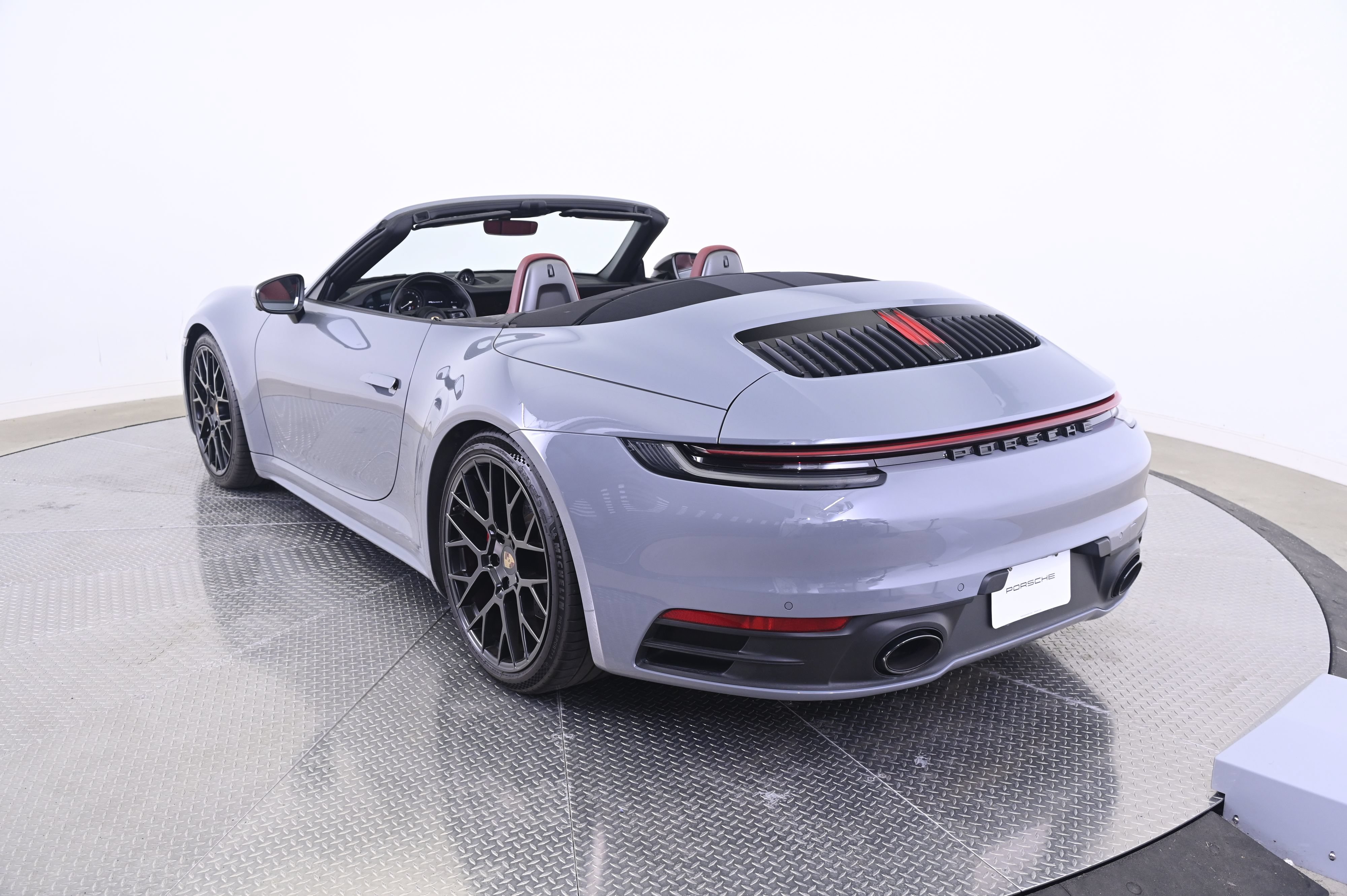 Certified 2023 Porsche 911 Carrera S RWD image 3