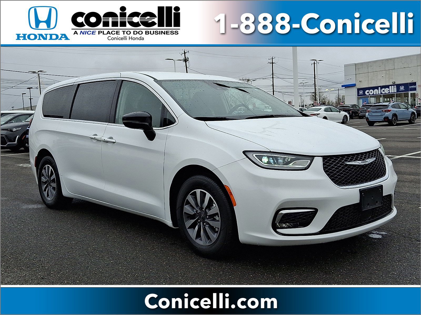 Used 2024 Chrysler Pacifica Select image 1