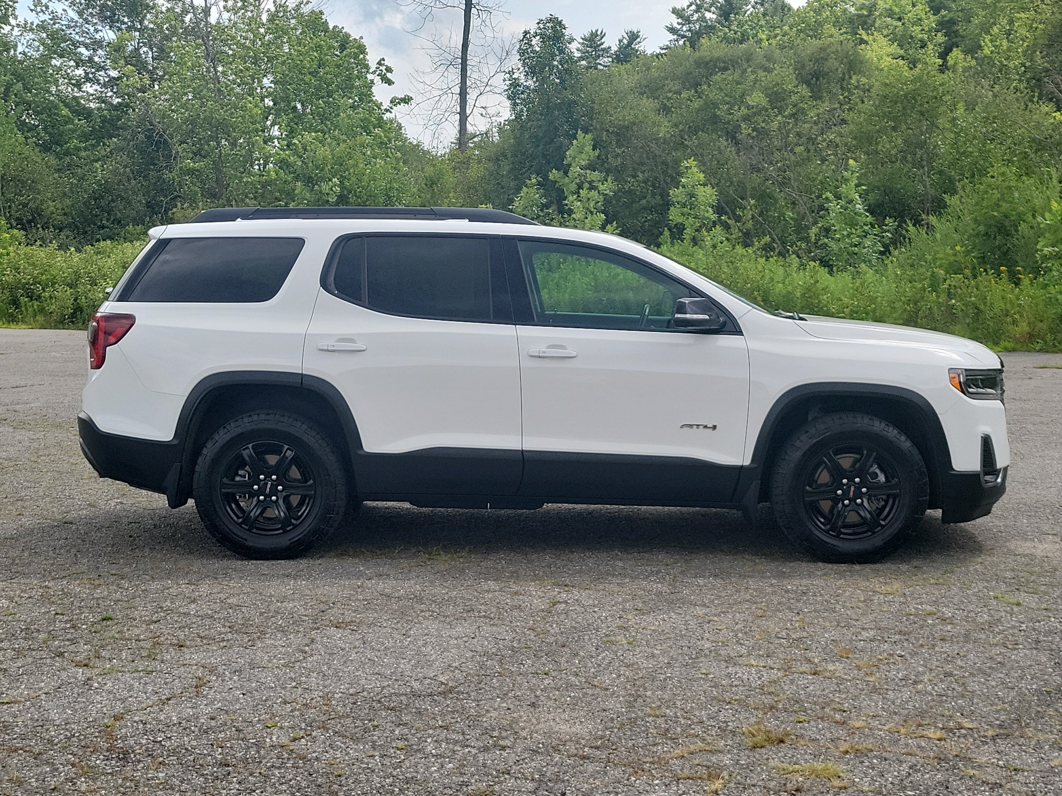Used 2023 GMC Acadia AT4 w/ Technology Package AWD/4WD image 4