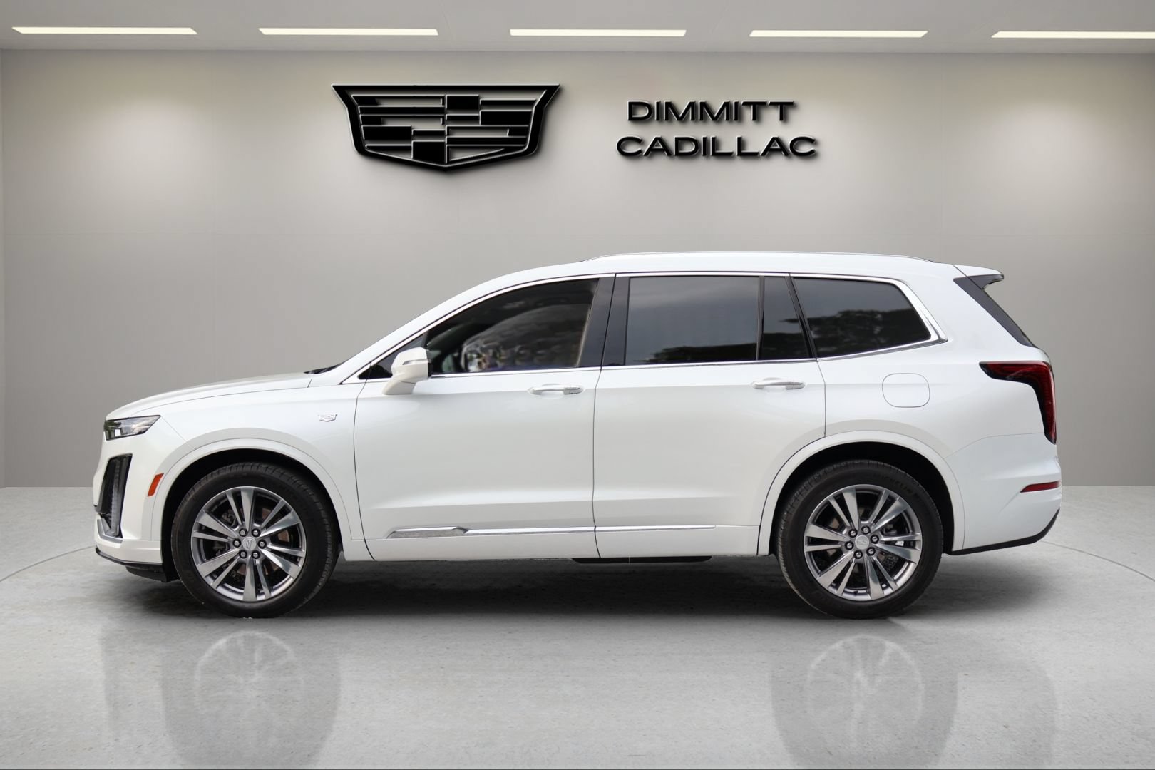 Certified 2024 Cadillac XT6 Premium Luxury FWD image 8