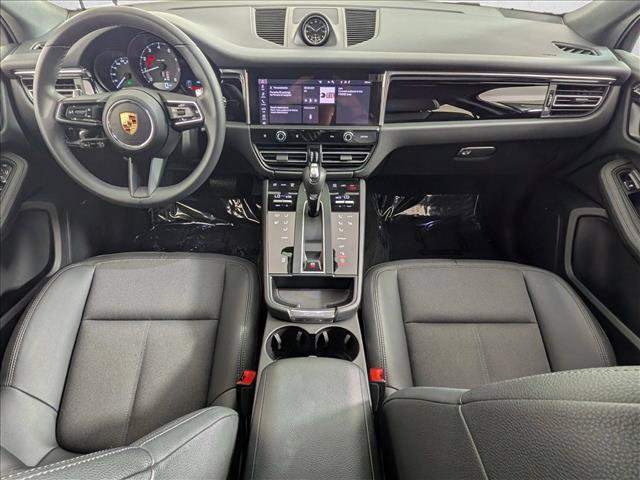 Used 2025 Porsche Macan AWD/4WD image 21