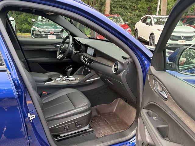 Used 2023 Alfa Romeo Stelvio Ti AWD/4WD image 37