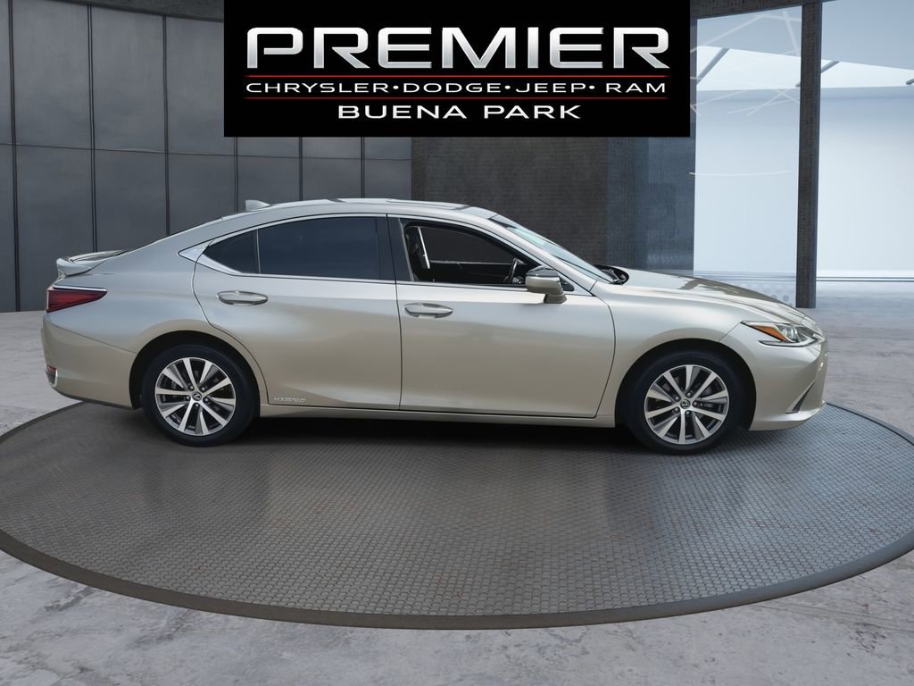 Used 2021 Lexus ES 300h FWD image 9