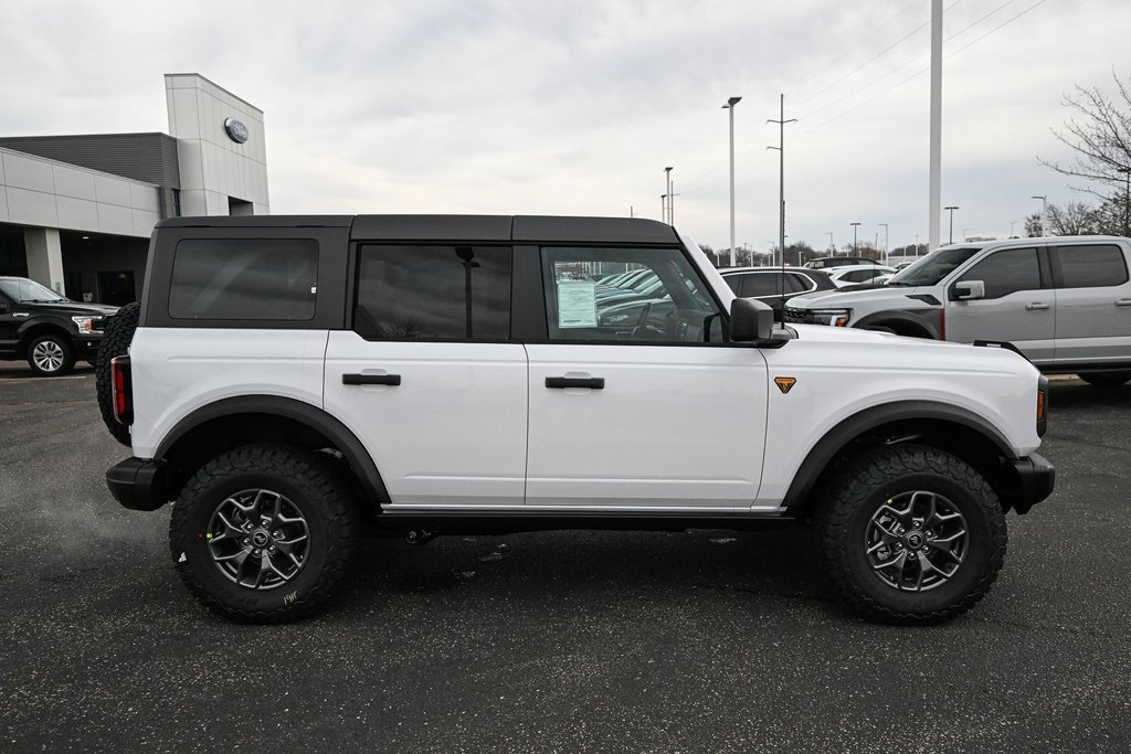 New 2025 Ford Bronco Badlands image 3