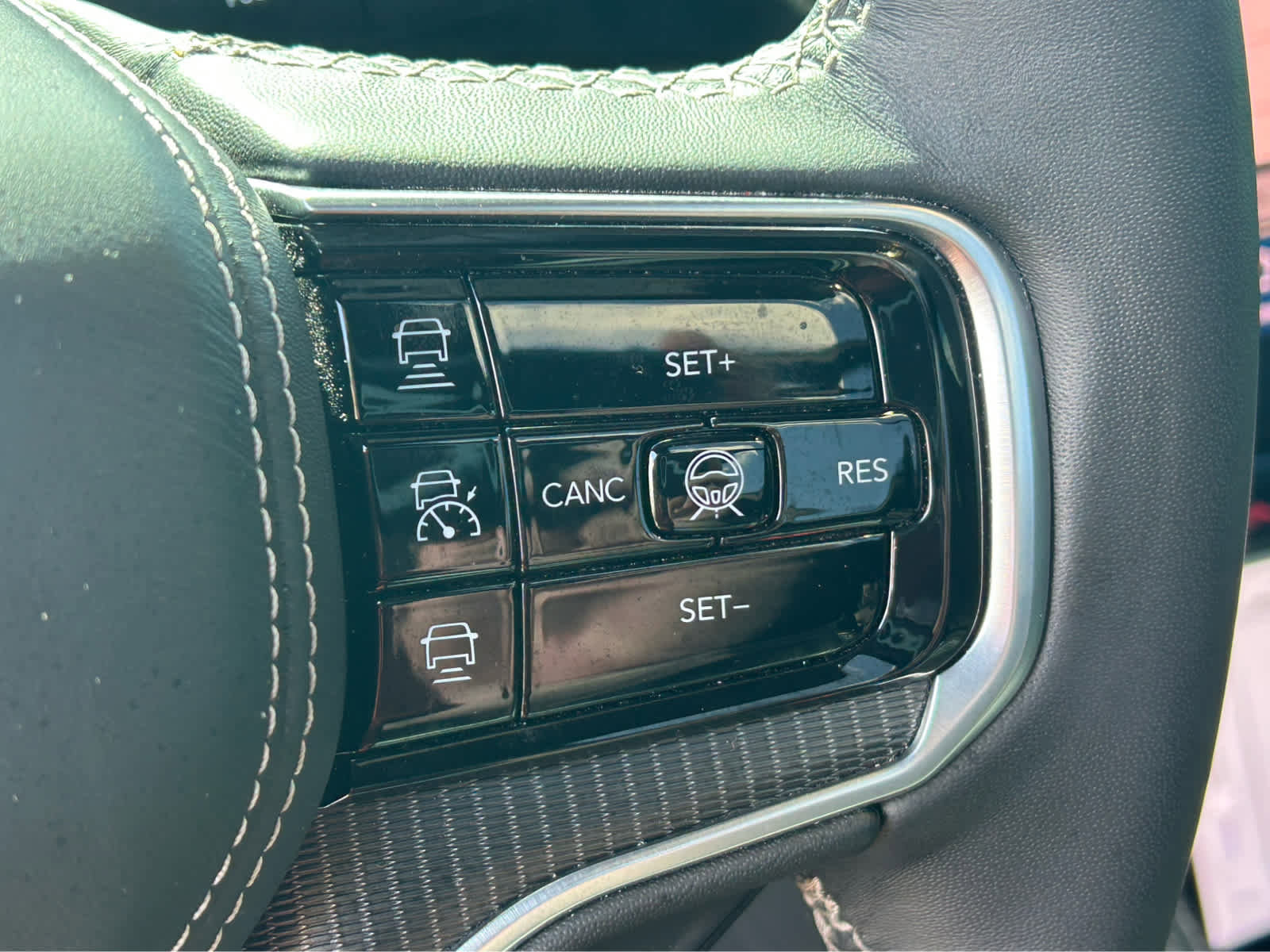 Used 2025 Jeep Grand Wagoneer Series II Obsidian w/ Quick Order Packagew 28T AWD/4WD image 33