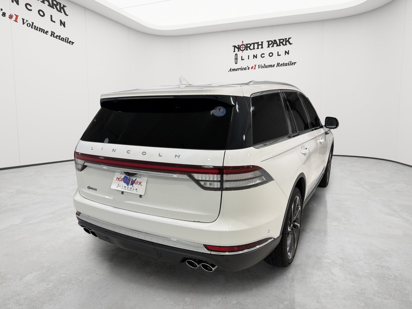 Used 2023 Lincoln Aviator Reserve w/ Equipment Group 201A AWD/4WD image 5