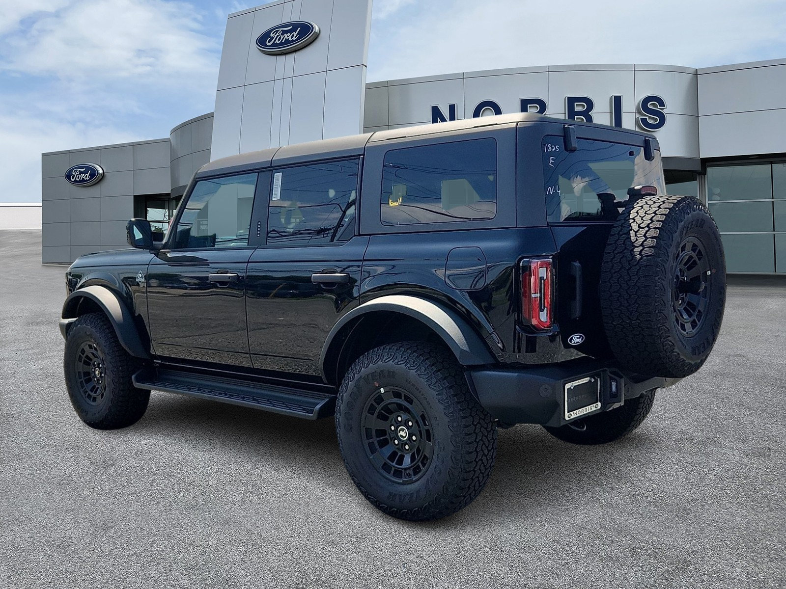 New 2026 Ford Bronco Outer Banks w/ Sasquatch Package AWD/4WD image 3