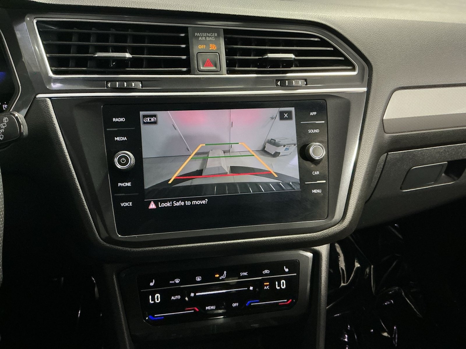 Used 2024 Volkswagen Tiguan SE R-Line AWD/4WD image 20