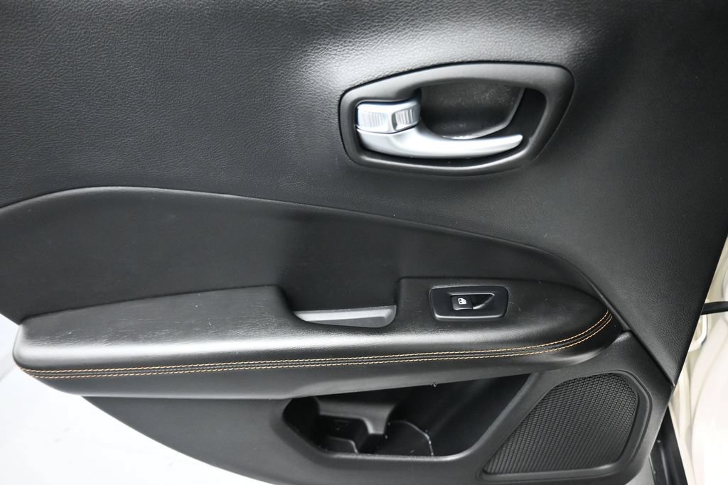 Used 2020 Jeep Compass Limited w/ Premium Lighting Group AWD/4WD image 28