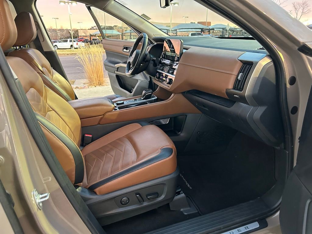 Used 2023 Nissan Pathfinder Platinum image 25