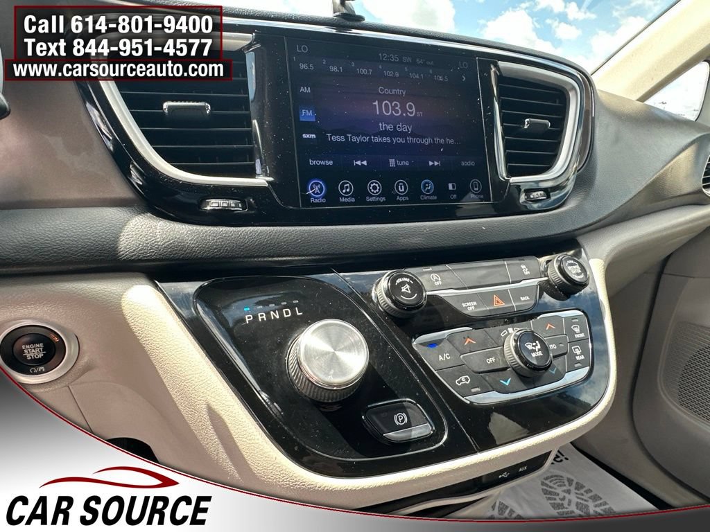 Used 2017 Chrysler Pacifica Touring Plus w/ Tire & Wheel Group FWD image 18