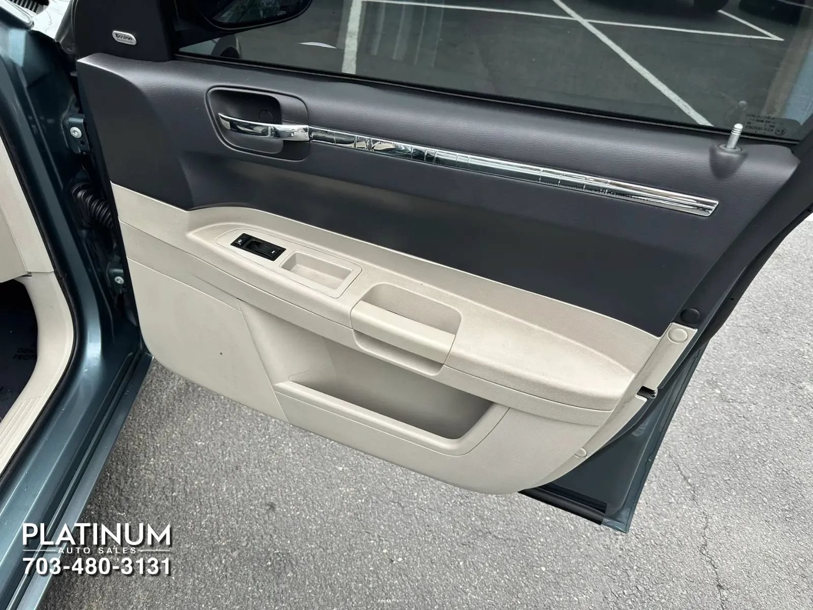 Used 2006 Chrysler 300 Touring RWD image 13