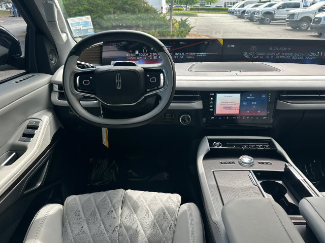New 2026 Lincoln Navigator Black Label w/ Black Label Special Edition AWD/4WD image 23