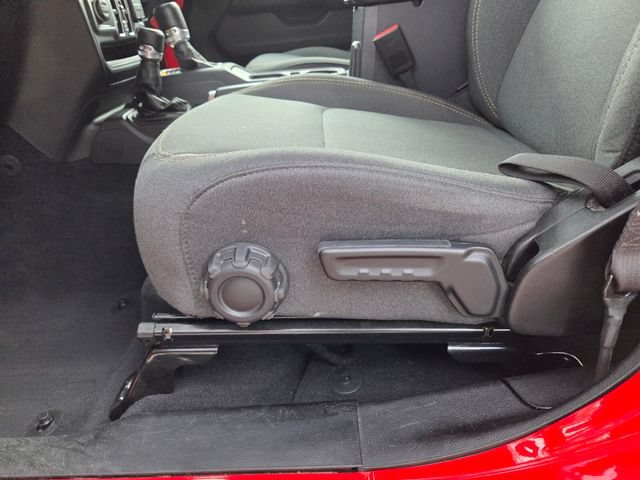 Used 2025 Jeep Wrangler Unlimited Sahara AWD/4WD image 27