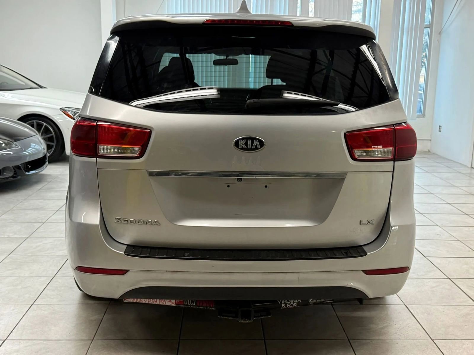 Used 2017 Kia Sedona LX image 8