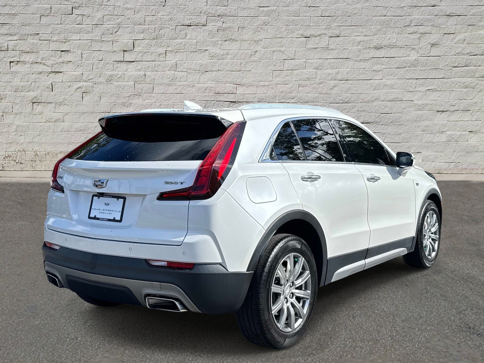 Used 2021 Cadillac XT4 Premium Luxury w/ Cold Weather Package FWD image 5