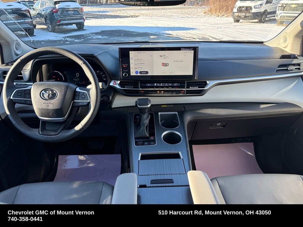 Used 2025 Toyota Sienna XLE w/ XLE Plus Package image 15