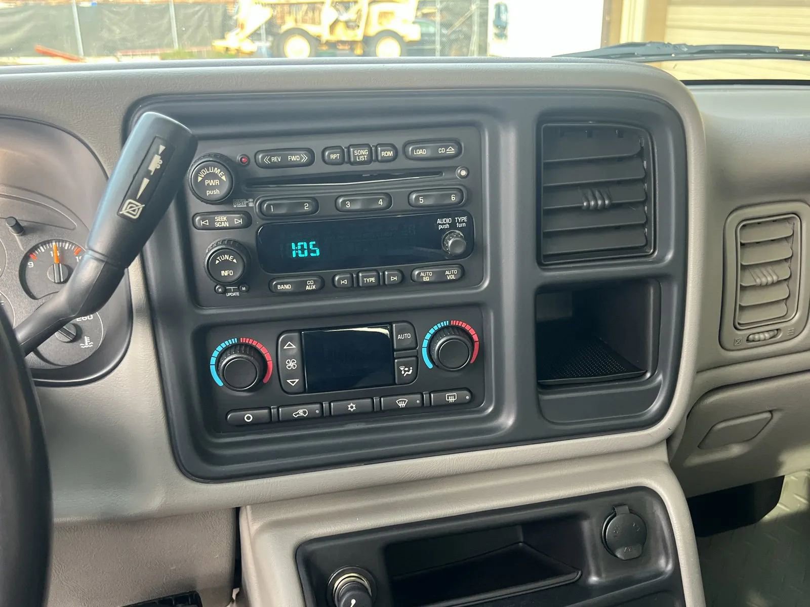 Used 2005 GMC Sierra 3500 SLT w/ Heavy-Duty Power Package image 20