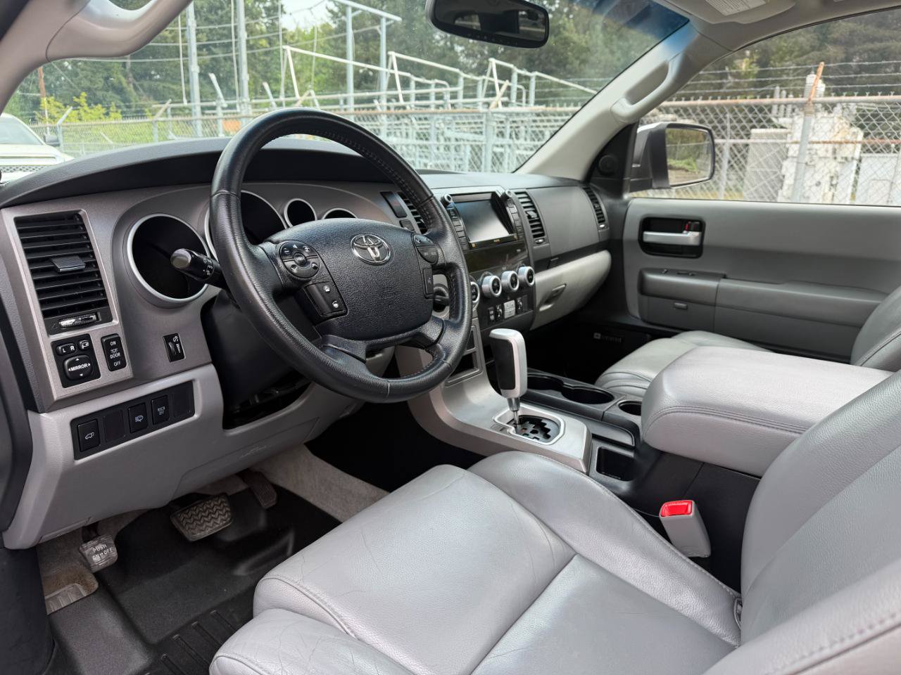 Used 2011 Toyota Sequoia Limited AWD/4WD image 9